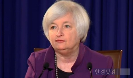Àç´Ö ¿»·± ¹Ì ¿¬¹æÁغñÁ¦µµ ÀÇÀå. ¿¬¹æ°ø°³½ÃÀåÀ§¿øÈ¸(FOMC) Á¤·ÊȸÀǸ¦ ¸¶Ä¡°í ±âÀÚȸ°ß¿¡¼ ¹ß¾ðÇÏ´Â ¸ð½À. »çÁø=ºí·ë¹ö±× Áß°èȸé ĸó
