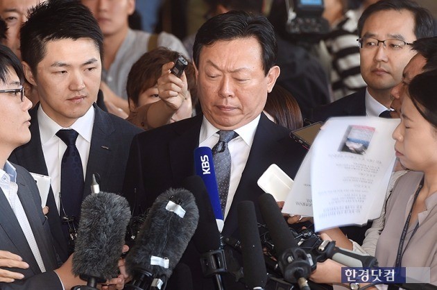 검찰에 출석한 신동빈 롯데그룹 회장. 최혁 기자