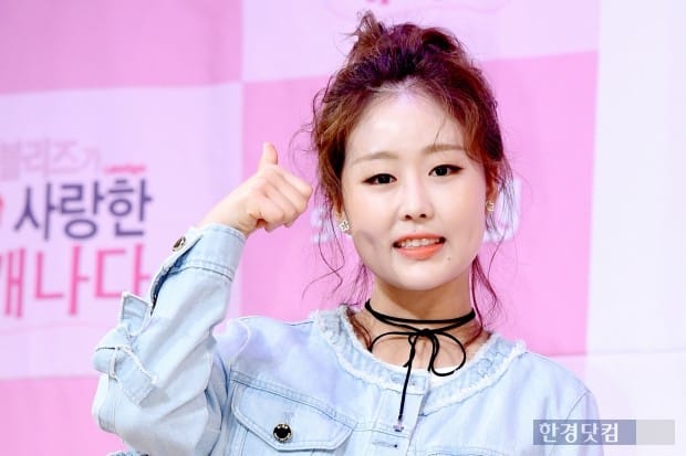 러블리즈 베이비소울, '보조개 미소가 예쁜 맏언니~'