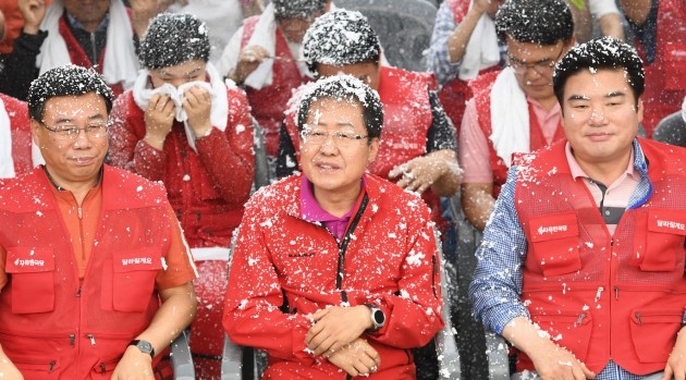 한국당 새 대표에 홍준표