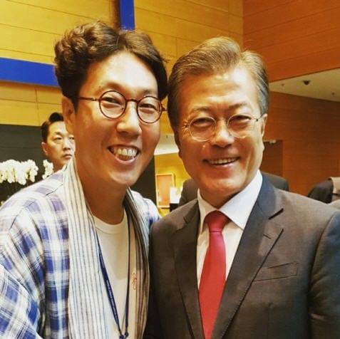 김영철이 공개한 문재인 대통령과의 인증샷 (출처=김영철 인스타그램)