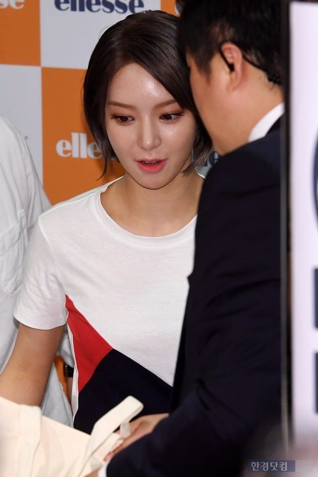 초아, '오랜만에 팬 만나 떨려'