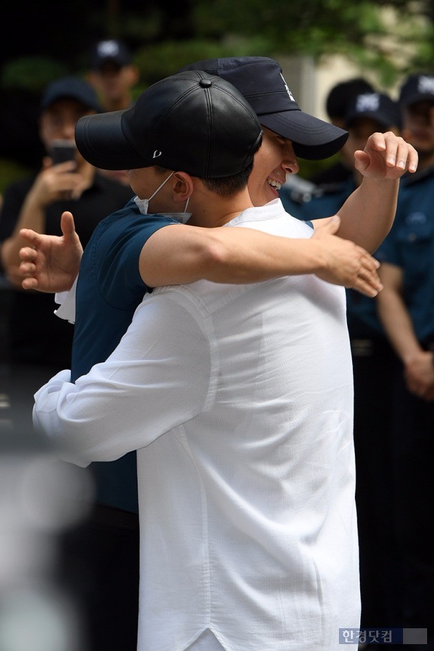 동해-은혁, '진짜사나이들의 뜨거운 포옹'