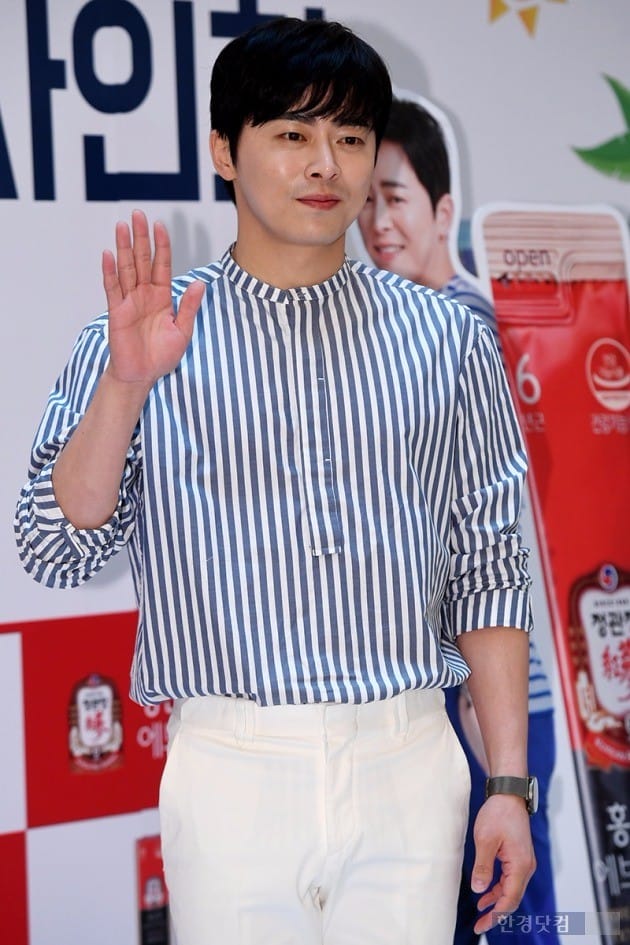 조정석, '완벽에 가까운 셔츠 핏'