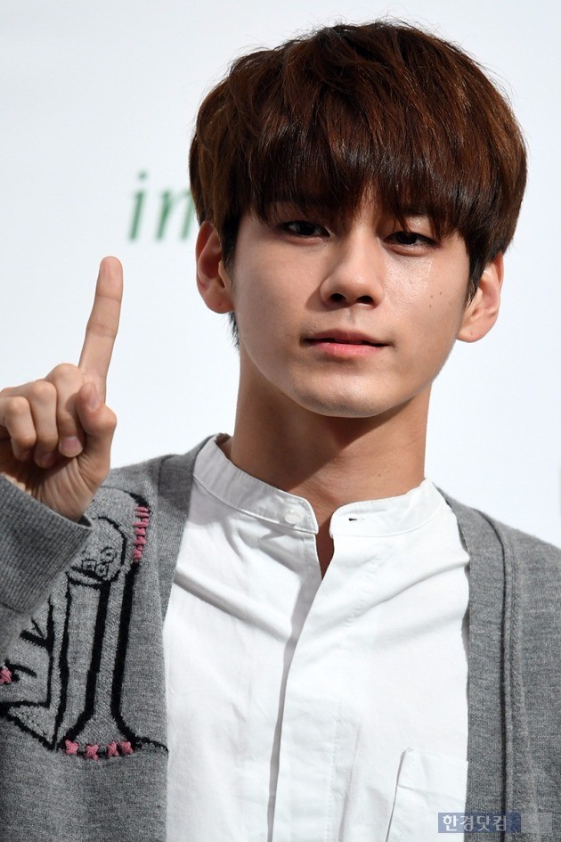옹성우, '뚜렷한 이목구비 자랑하며'