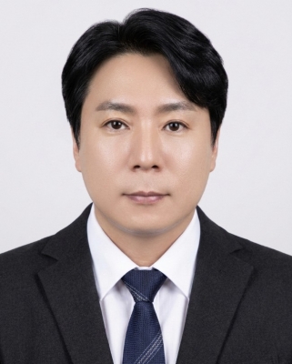 정진욱 기자