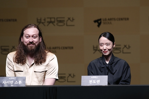 '벚꽃동산' 연출 "전도연은 사람을 홀리는 매력 있어”