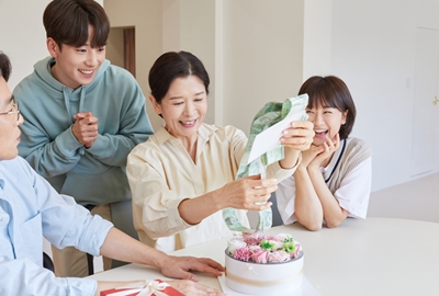 지출 많은 5월, '어버이날' 적정 용돈 금액은?