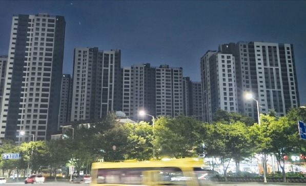 "새 아파트가 완전히 동네 흉물 됐어요"…비명 터졌다