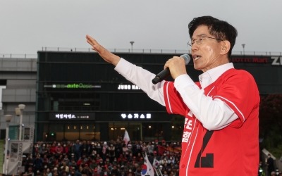 金 "기초연금 하위 50%만 月 40만원"…李 "부부 감액 줄이겠다"