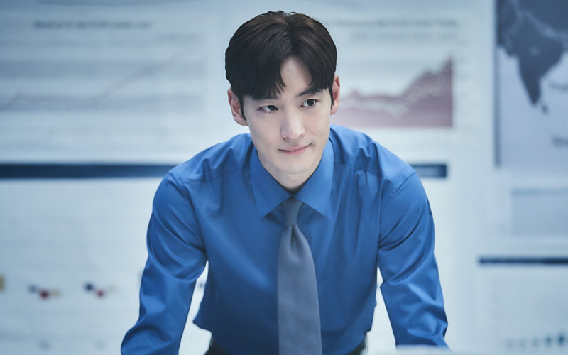 잔은 찼는데 취하지가 않네...IMF 클리셰 반복에 머문 '소주전쟁'