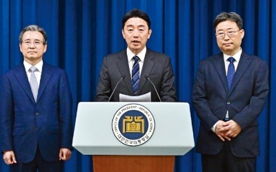정책실장은 정통관료, 수석들은 '분배' 외친 학자…재정확대 '속도'