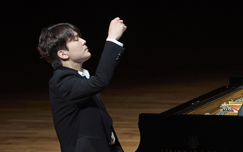 '젊은 거장' 조성진, 우아한 색의 조화로 '라벨의 수채화' 선명히 그려내다