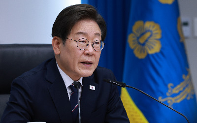 첫 수석·보좌관회의 주재한 李 "추경에 중동사태 대비안 강구"