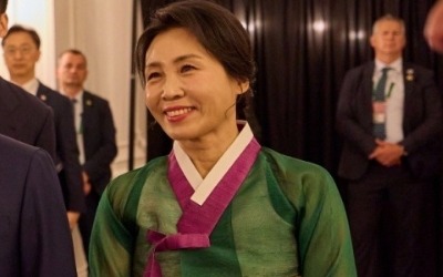 김혜경 여사의 '조용한 내조'…한복 입고 '영부인 외교' 데뷔