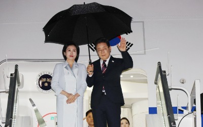 李대통령, G7 회의 일정 마치고 귀국길…"韓 위상 다시 높이겠다"