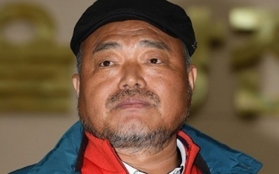 "김흥국에게 노래 부탁해야 하나"…탁현민의 고민