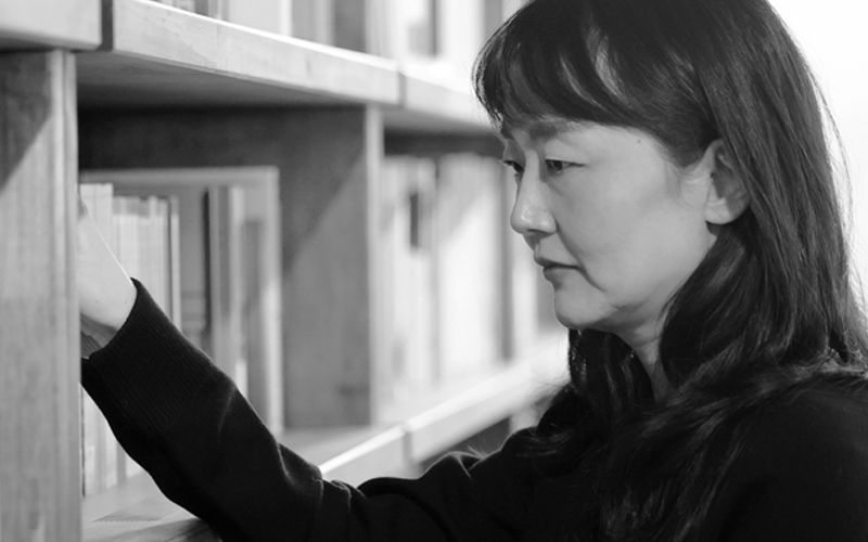 수선스럽지 않은 단어로 부조리와 단절을 솎아내는 소설가 김금희