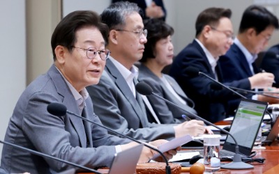 李대통령 "탄소배출권 거래제도 강화"…유상할당 50%땐 제조업 '최소 5조' 추가 부담