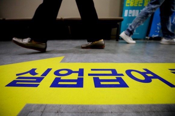 실업급여 받게 해줬더니 "부당해고" 소송 제기한 직원 