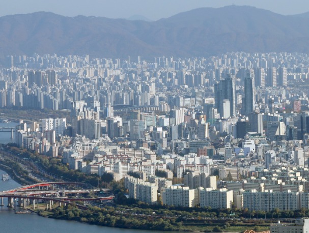 갭투자 막히자 …서울 아파트 매매, 한달새 82% 줄었다