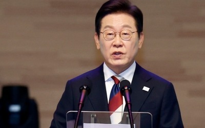 李 대통령 "북측 체제 존중 흡수통일 추구하지 않을 것"