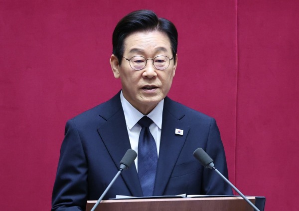 '인공지능'에 올인한 李…"박정희·김대중처럼 AI 고속도로 깔 것"