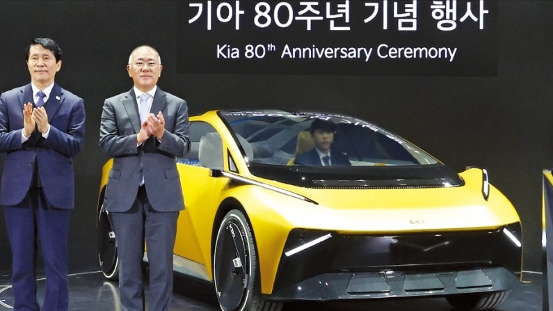 자전거 만들던 기아, 글로벌 빅3로…위기마다 '도전 DNA' 빛났다