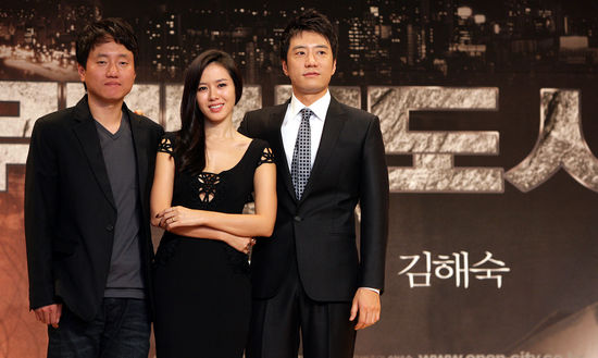 영화 '무방비 도시' 감독과 주연배우 한자리에!
