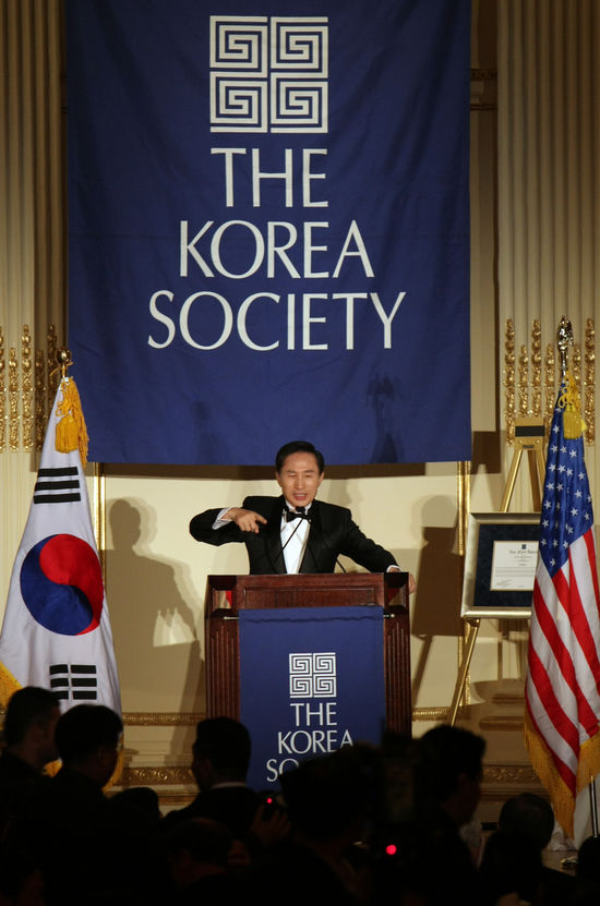 李대통령 "한미관계, 이념과 정치논리에 왜곡"