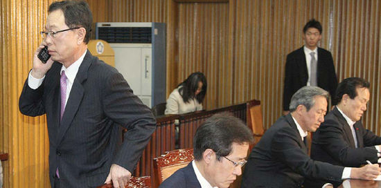 당혹스런 한나라당