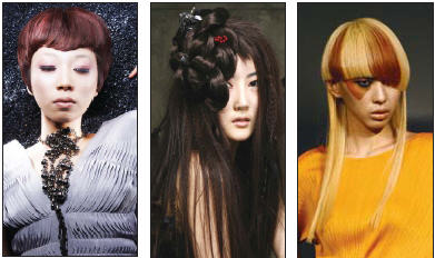단순한 검은머리에 포인트만 줬을 뿐인데… 남달라 보이는 그녀들