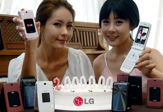 LG 와인폰 중장년층 사로잡아 200만대 판매