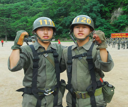 `대한.민국' 쌍둥이, 해병 동반입대
