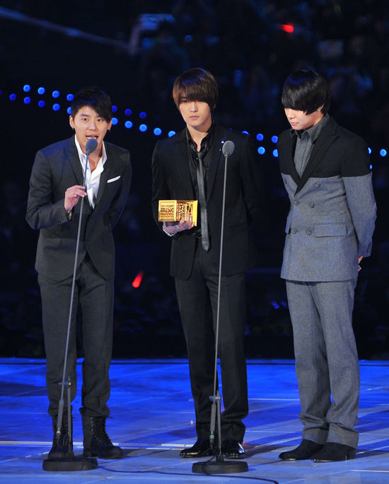 '동방신기 3人' 일본 퇴출 관련 공식 입장 "폭력단 아니야…우리가 피해자"