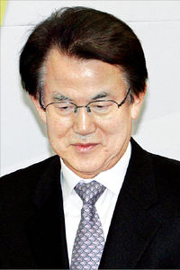 강철규 공심위원장 "민주, 국민 가볍게 봐"…이틀째 공천 표류