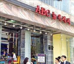 강남역 38년 지킨 뉴욕제과 사라지고 추억의 빵집 자리 'SPA 점령'