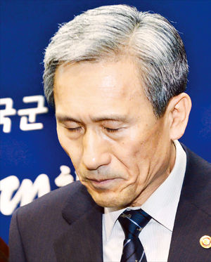'노크 귀순'…軍 장성 등 14명 대규모 문책