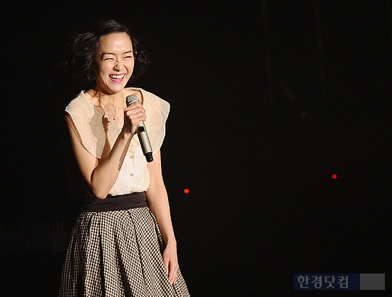 [포토] 자우림 김윤아, 떨리는 목소리 "공연장 오는길이 너무 떨렸다" (조용필 쇼케이스)