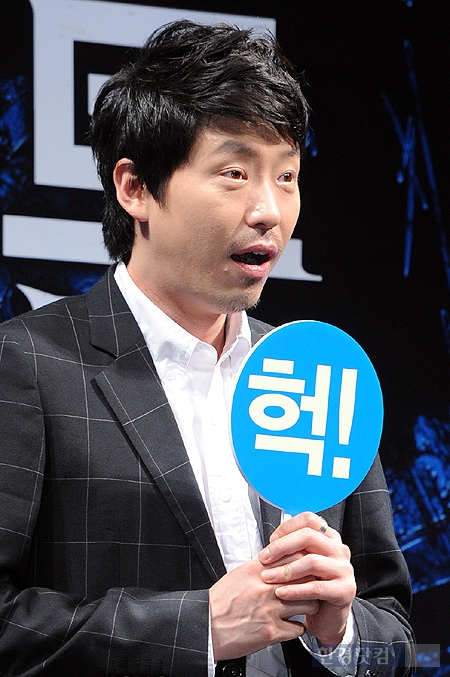 [포토] 엄기준, '헉~'소리 절로나는 표정