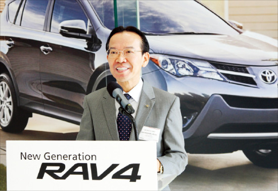 나카바야시 히사오 한국도요타 사장이 4세대 RAV4 출시행사에서 차량 성능을 설명하고 있다.  /한국도요타 제공
 