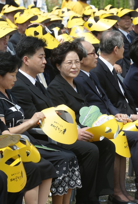 <노무현 추모식 참석한 권양숙 여> 23일 경남 김해시 진영읍 본산리 봉하마을에서 열린 노무현 전 대통령 서거 4주기 추모식에서 권양숙 여사가 참석해 있다.