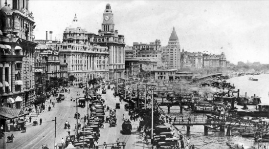 1920년대 상하이 와이탄의 모습. 개항과 더불어 황푸항 서쪽 강안이 영국 조계지로 설정되면서 서구식 건물들이 경쟁적으로 들어섰다. 현암사 제공