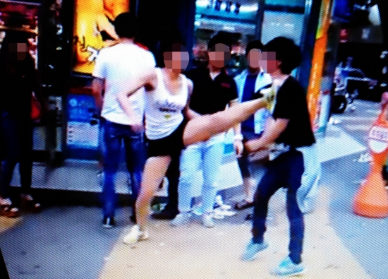 '구시청 파이트녀' 동영상 확산…싸움중계 '씁쓸'