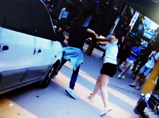 '구시청 파이트녀' 동영상 확산…싸움중계 '씁쓸'