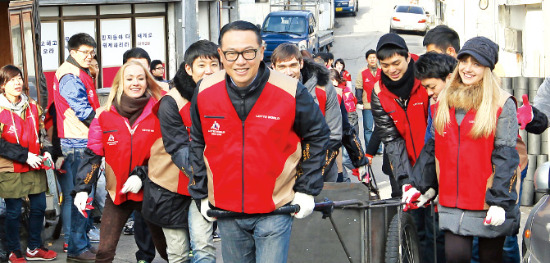 [2013 한국서비스대상] 롯데월드, 경영의 중심은 고객…테마파크 시장 선도