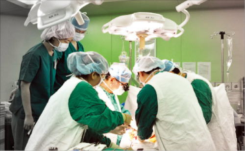 [2013 프리미엄브랜드지수(KS-PBI)] '서울아산병원 암센터', 국내 10대 암 가운데 9개분야 수술 1위