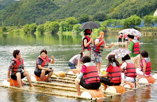 [Farm Stay] 충북 비단강숲마을, 비단강서 뗏목 타고 포도잼도 만들고 …