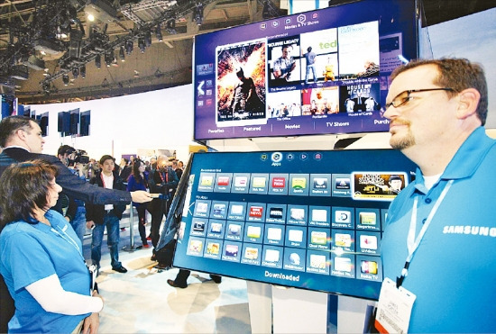 삼성전자가 지난 1월 미국 라스베이거스에서 열린 세계 최대 가전박람회 CES에서 스마트 TV를 선보였다. 삼성전자 제공