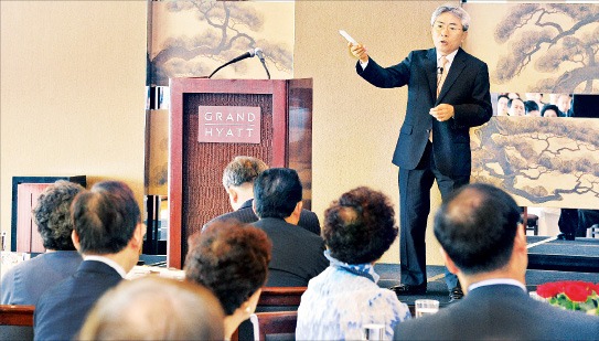 20일 열린 ‘삼성생명 고객 초청 세미나’에서 참석자들이 정규재 한국경제신문 논설실장의 강연을 듣고 있다. /서범세 한국경제매거진 기자 joycine@hankyung.com